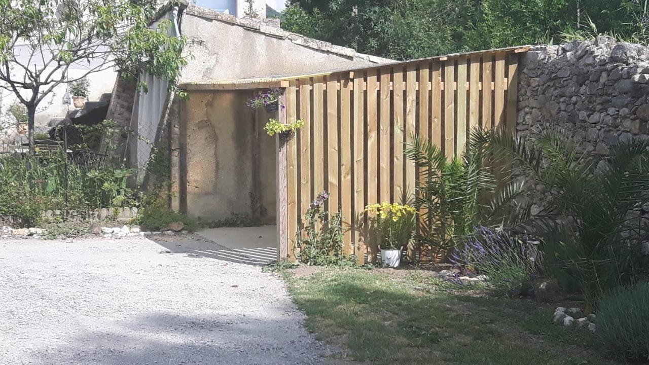 Chambres D'Hotes Des Gens Heureux Saint-Hippolyte-du-Fort Exteriör bild